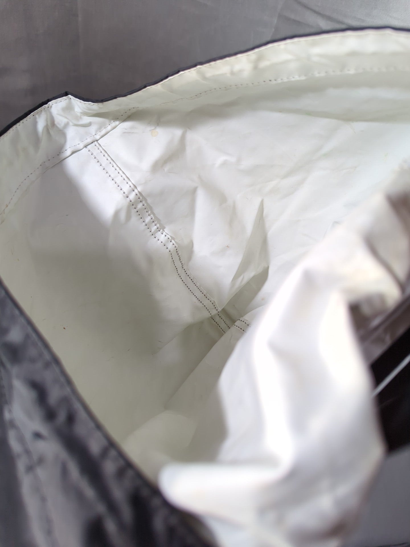 新日本プロレス「NEW JAPAN WRESTLERS」ベンチコート