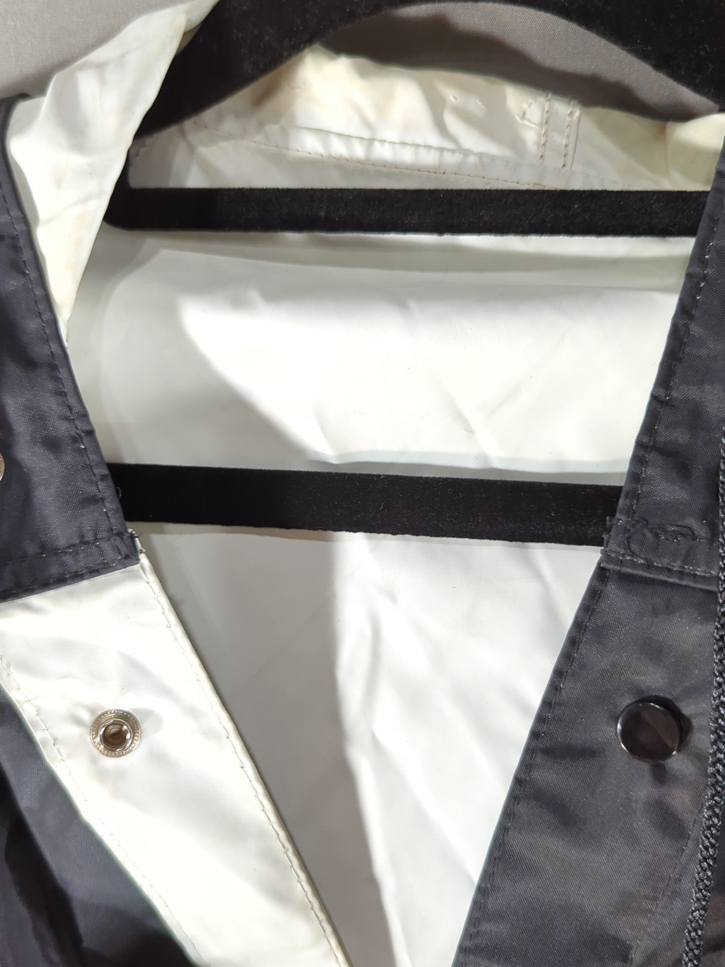 新日本プロレス「NEW JAPAN WRESTLERS」ベンチコート