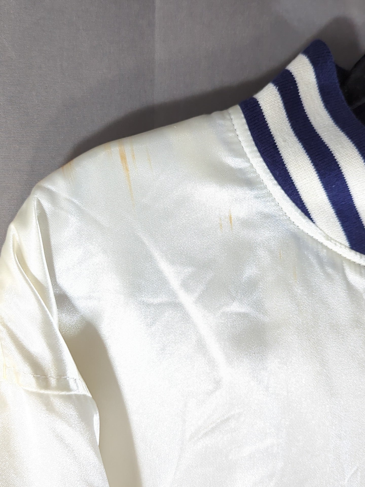 新日本プロレス「B.V.D 120th」スタジアムジャンパー