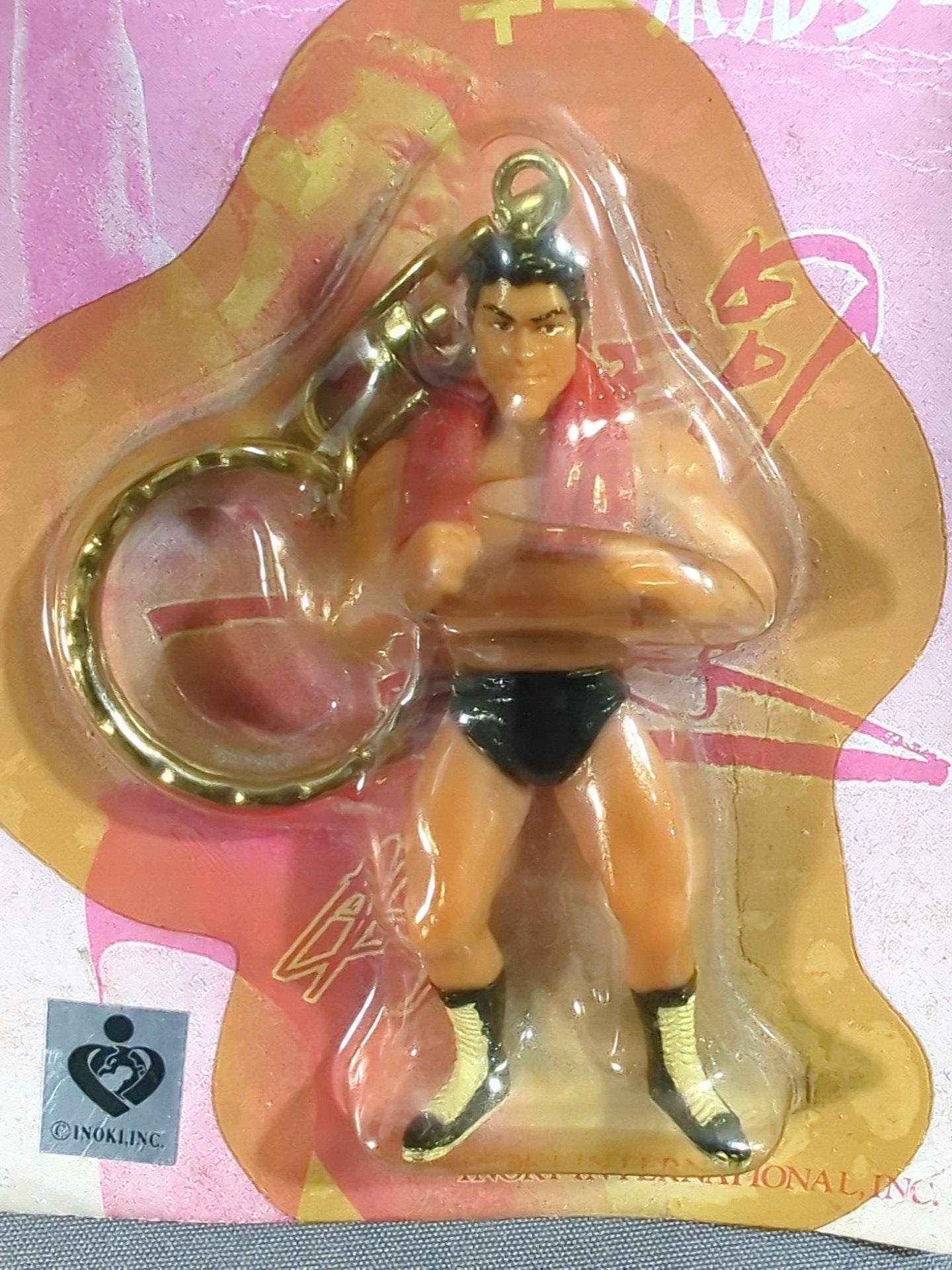 【アントニオ猪木 キーホルダー】 アントニオ猪木 闘魂キーホルダー(赤タオル) – 闘道館