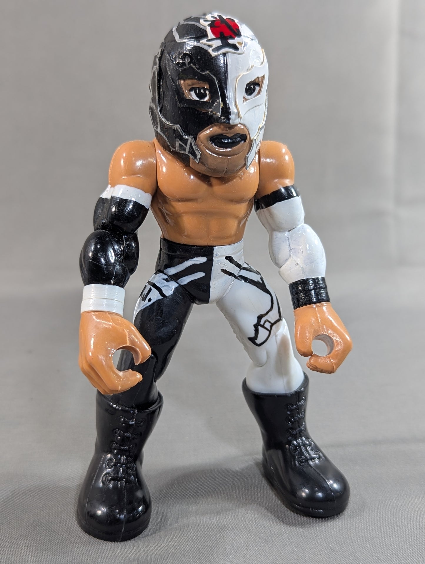 BUSHI  (Mexican figures, white× black)