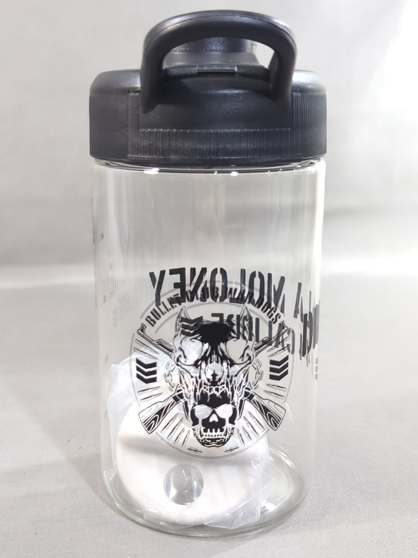 Drilla Moloney Protein Shaker & Concurso Visual Towel Set