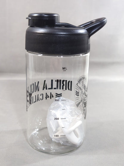 Drilla Moloney Protein Shaker & Concurso Visual Towel Set