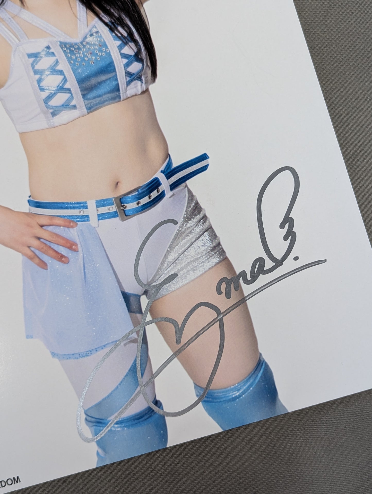 儛島エマ 直筆サイン入り スターダムポートレート(A-2)