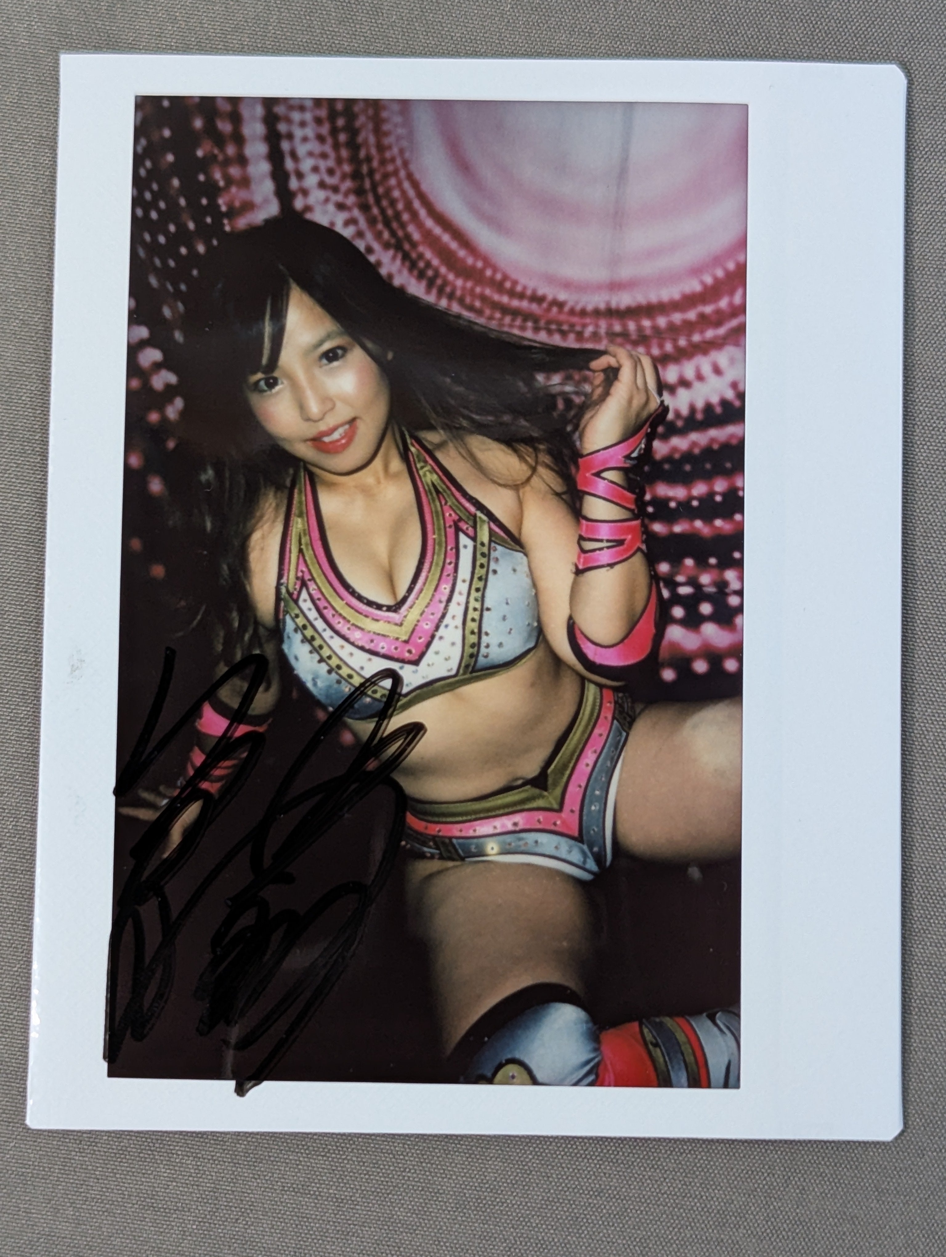 白川未奈 直筆サイン入りチェキ(H-4) – 闘道館