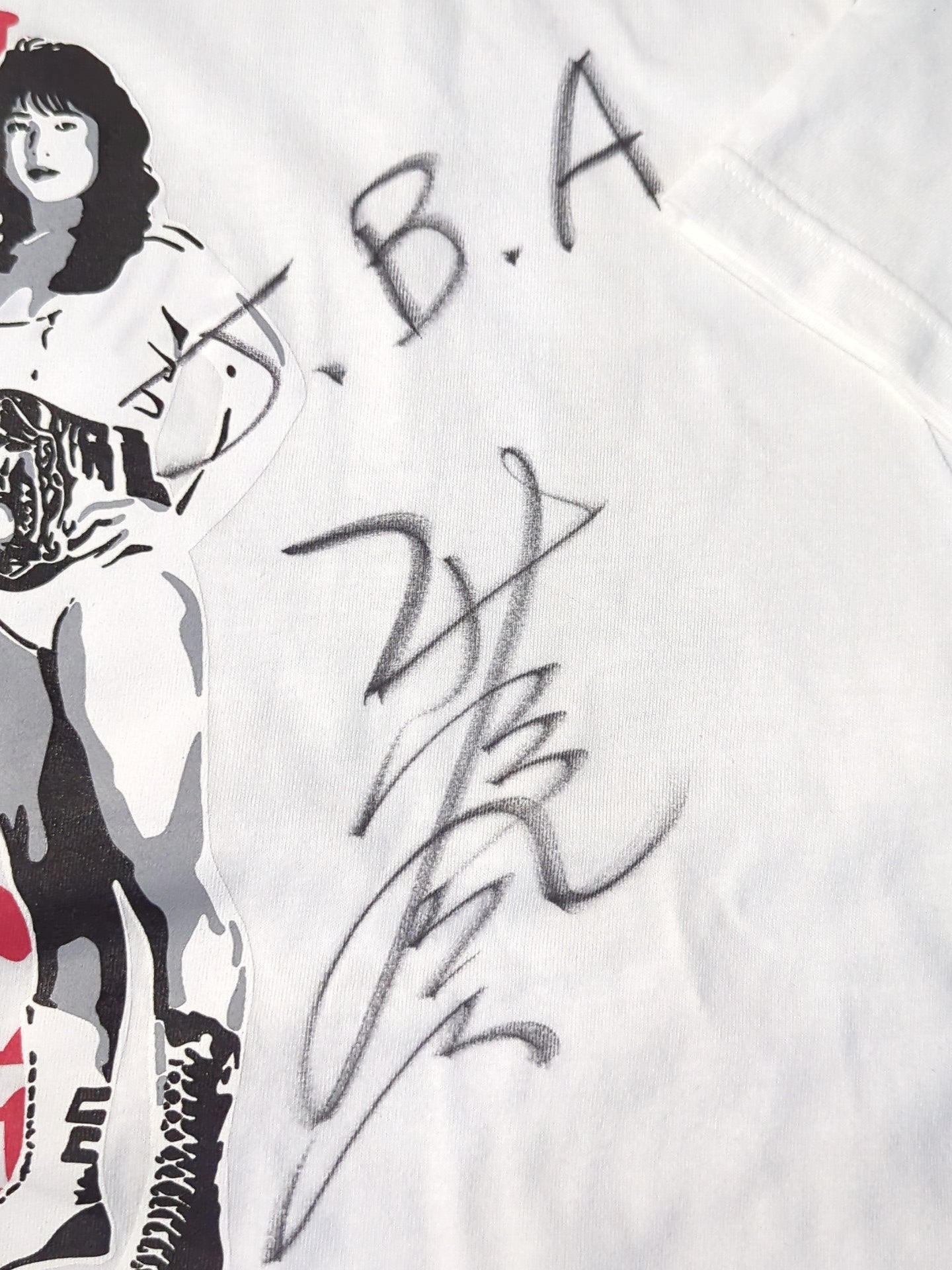 【直筆Wサイン入り】JBエンジェルス(立野記代＆山崎五紀)「跳爆天使」イラストTシャツ(ホワイト)