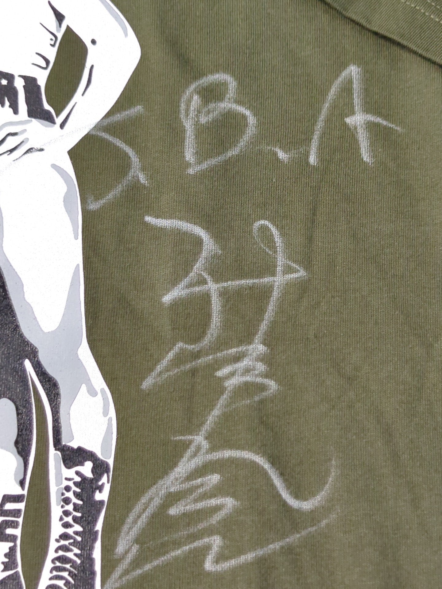 【直筆Wサイン入り】JBエンジェルス(立野記代＆山崎五紀)「跳爆天使」イラストTシャツ(モスグリーン)