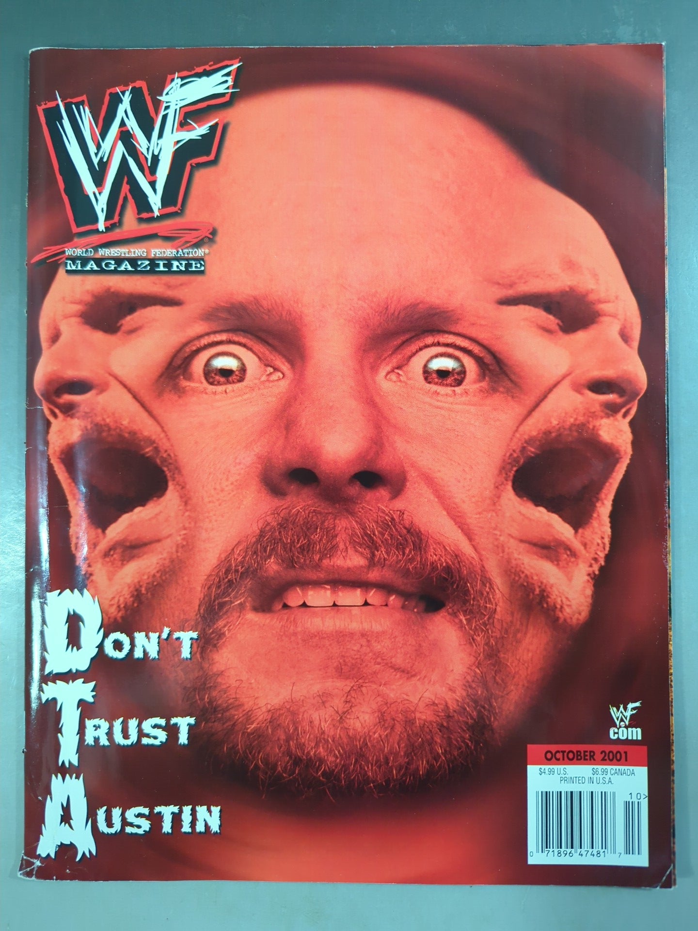 WWF MAGAZINE October 2001