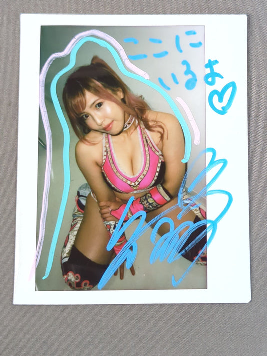Mina Shirakawa  hand signed autograph  Cheki (H-6)
