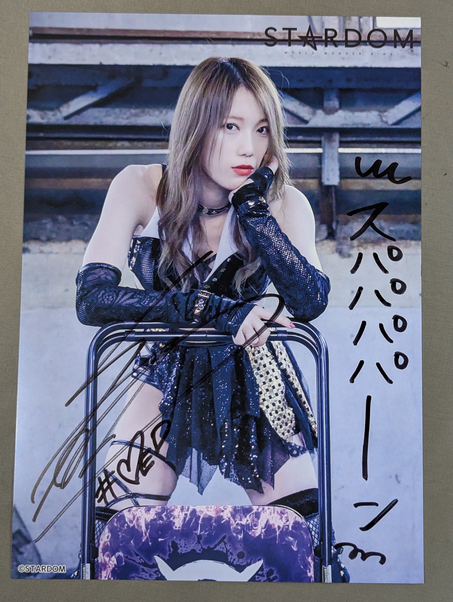 鹿島沙希 直筆サイン入り スターダムポートレート(M-6)