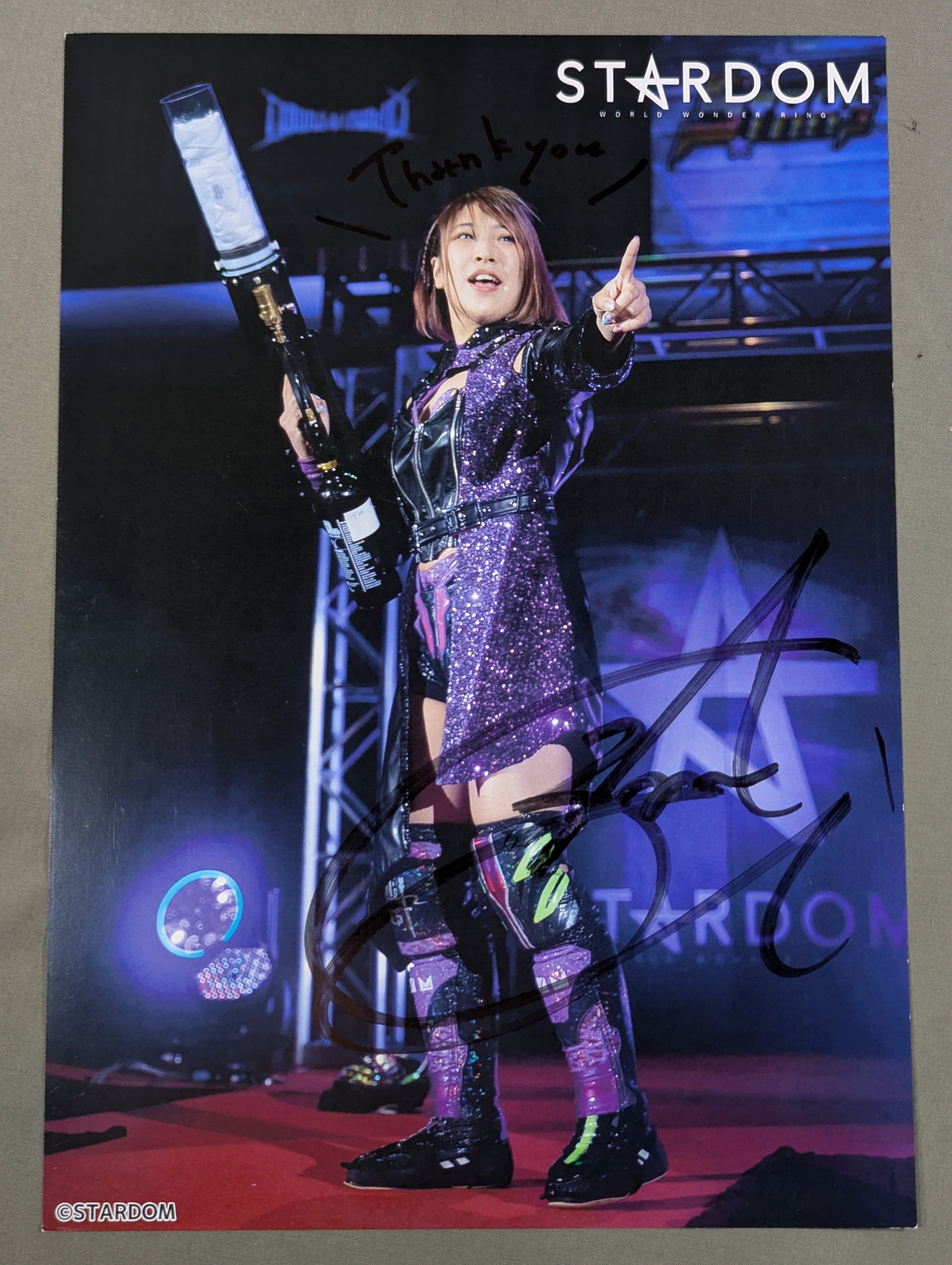 AZM 直筆サイン入り スターダムポートレート(T-1) – 闘道館