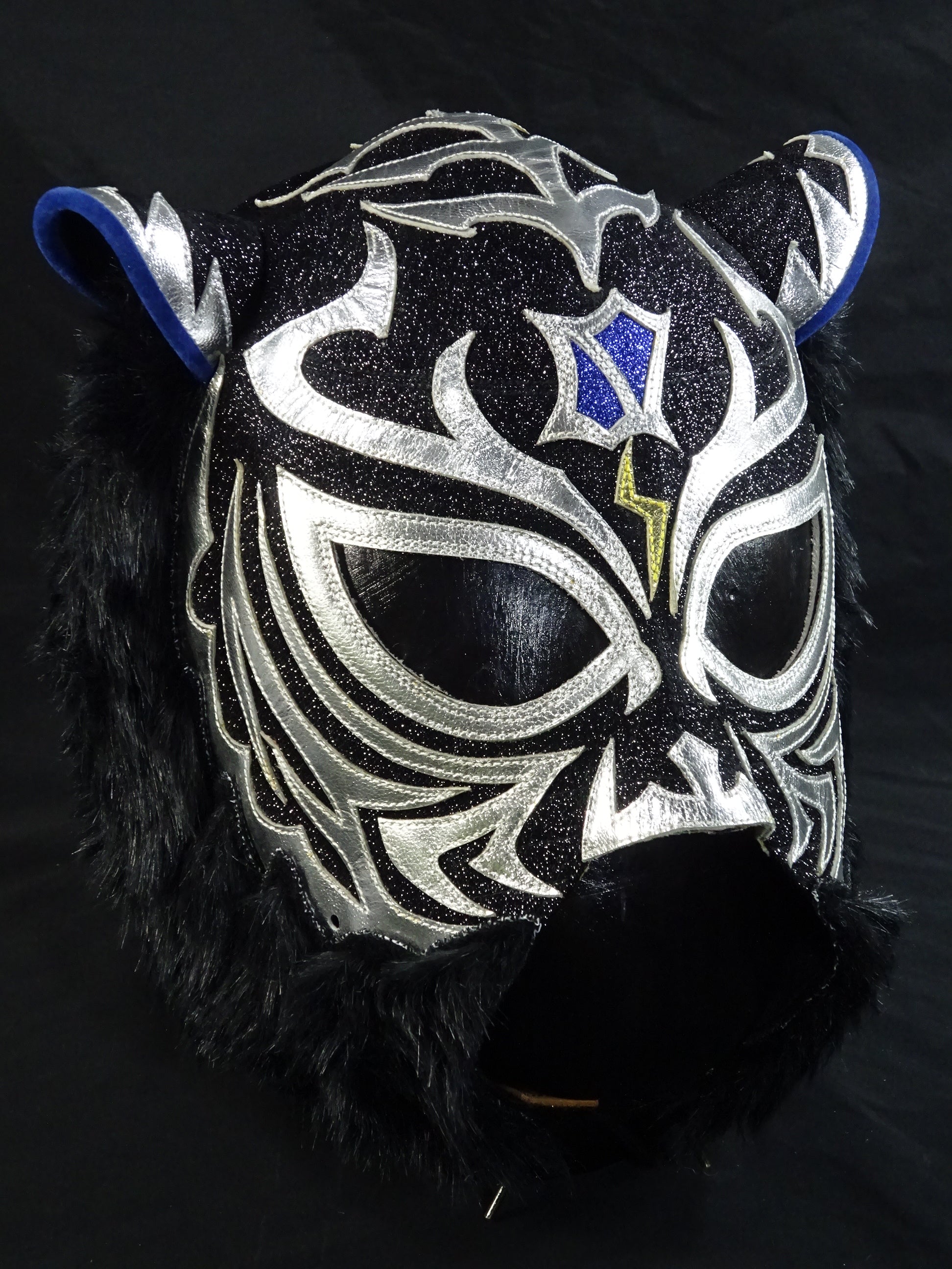 4th Black Tiger (Rocky Romero) – 闘道館
