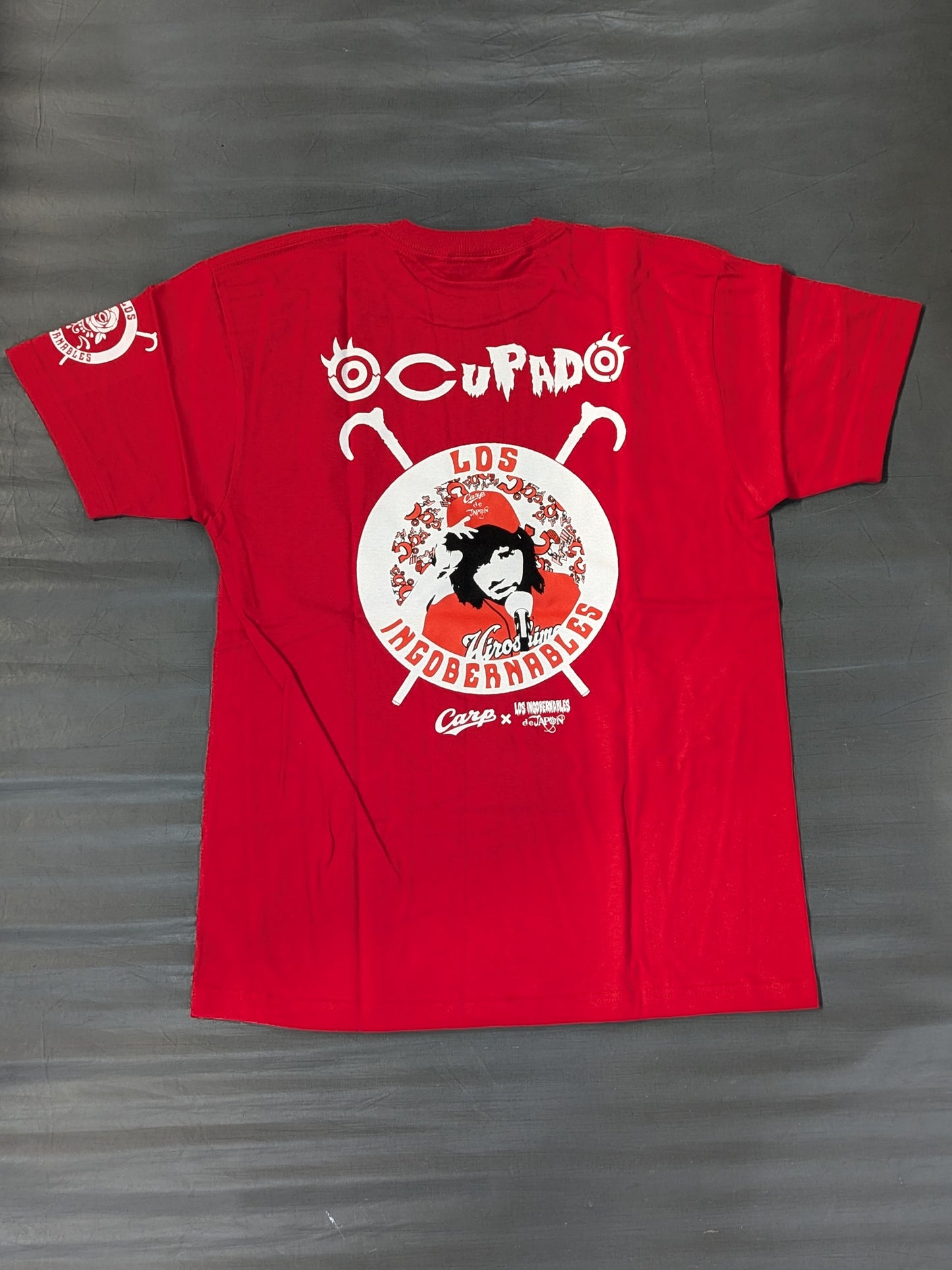 Hiroshima Toyo Carp × Tetsuya Naito "TRANQUILO de Carp" T-shirt (red)