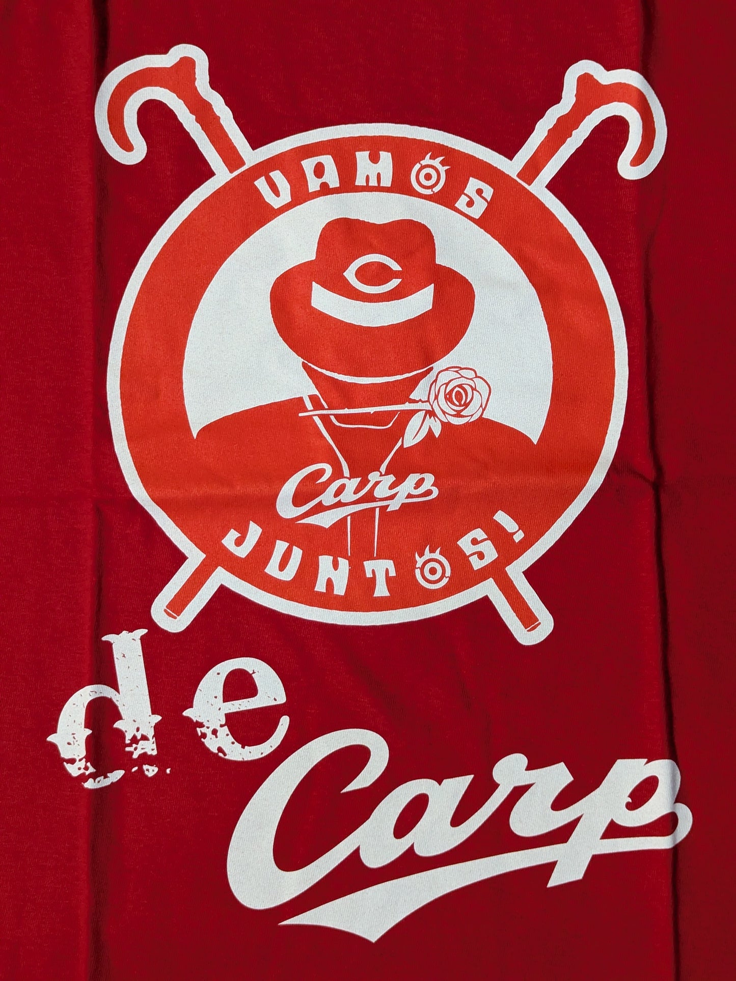 Hiroshima Toyo Carp ×Tetsuya Naito "VAMOS JUNTOS!" T-shirt (red)