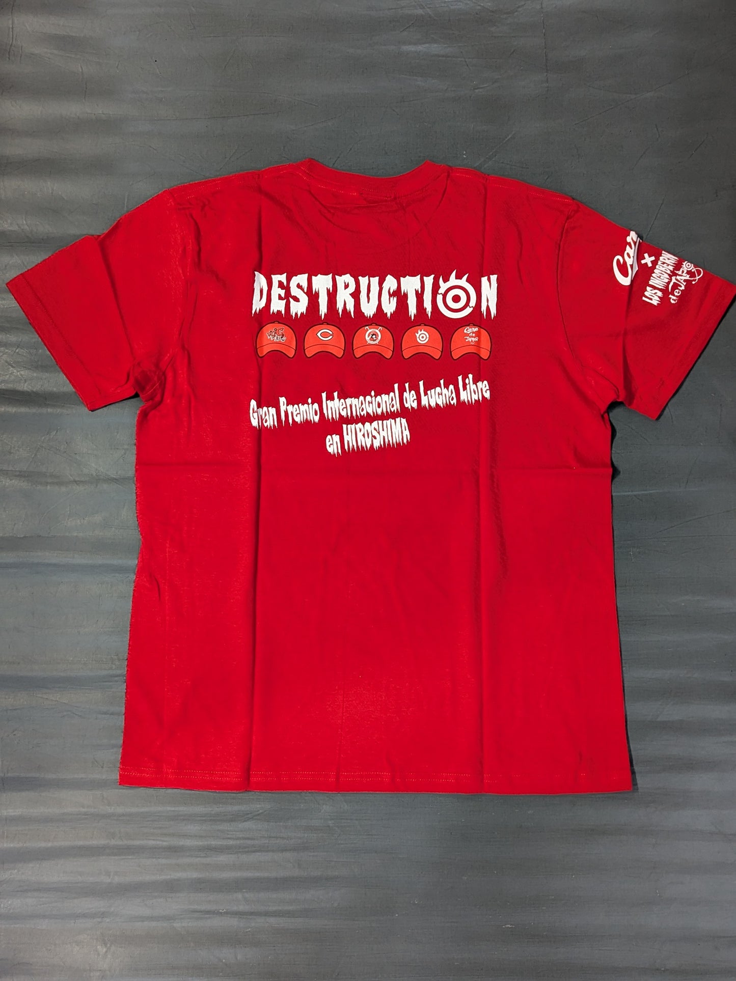 Hiroshima Toyo Carp ×Tetsuya Naito "VAMOS JUNTOS!" T-shirt (red)