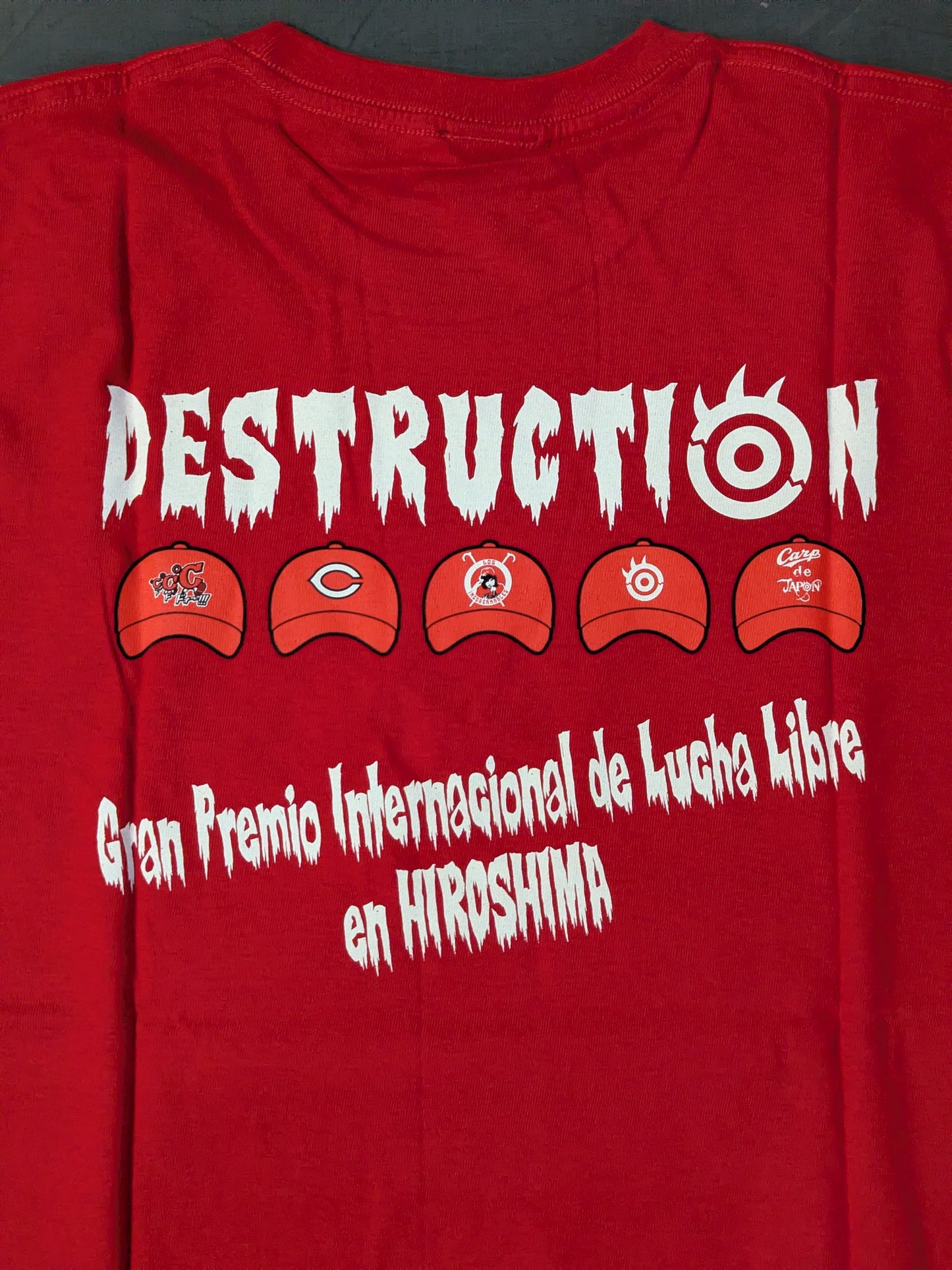Hiroshima Toyo Carp ×Tetsuya Naito "VAMOS JUNTOS!" T-shirt (red)