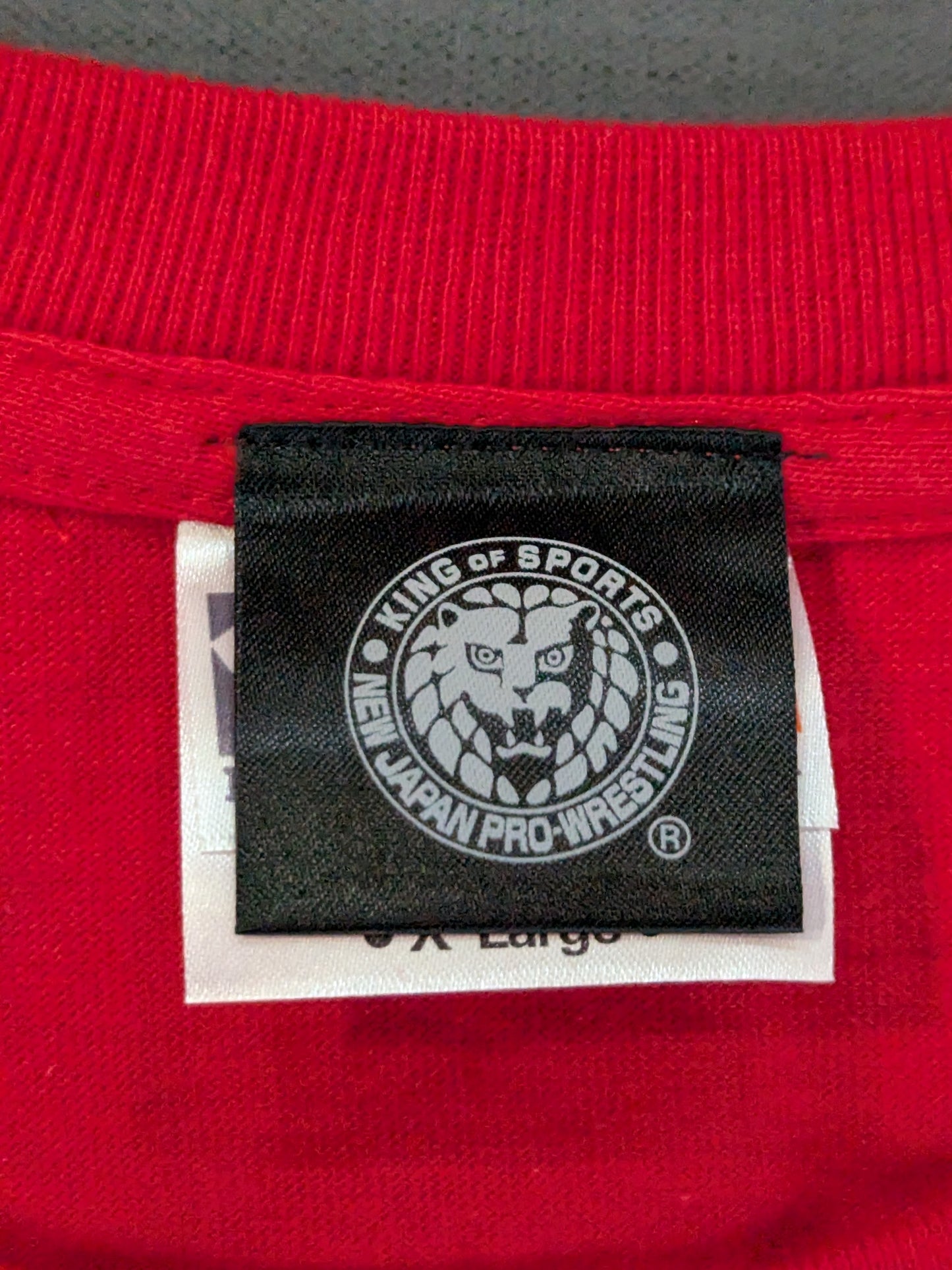 Hiroshima Toyo Carp × Tetsuya Naito "L.I.C" T-shirt (red)