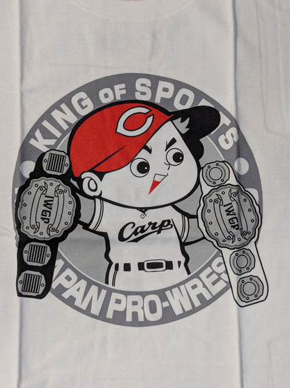 Hiroshima Toyo Carp × Tetsuya Naito "2C7070245" collaboration T-shirt (white× monochrome)