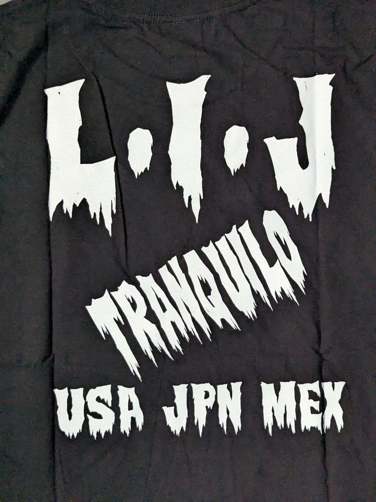 LOS INGOBERNABLES de JAPON  T-shirt (black× white)