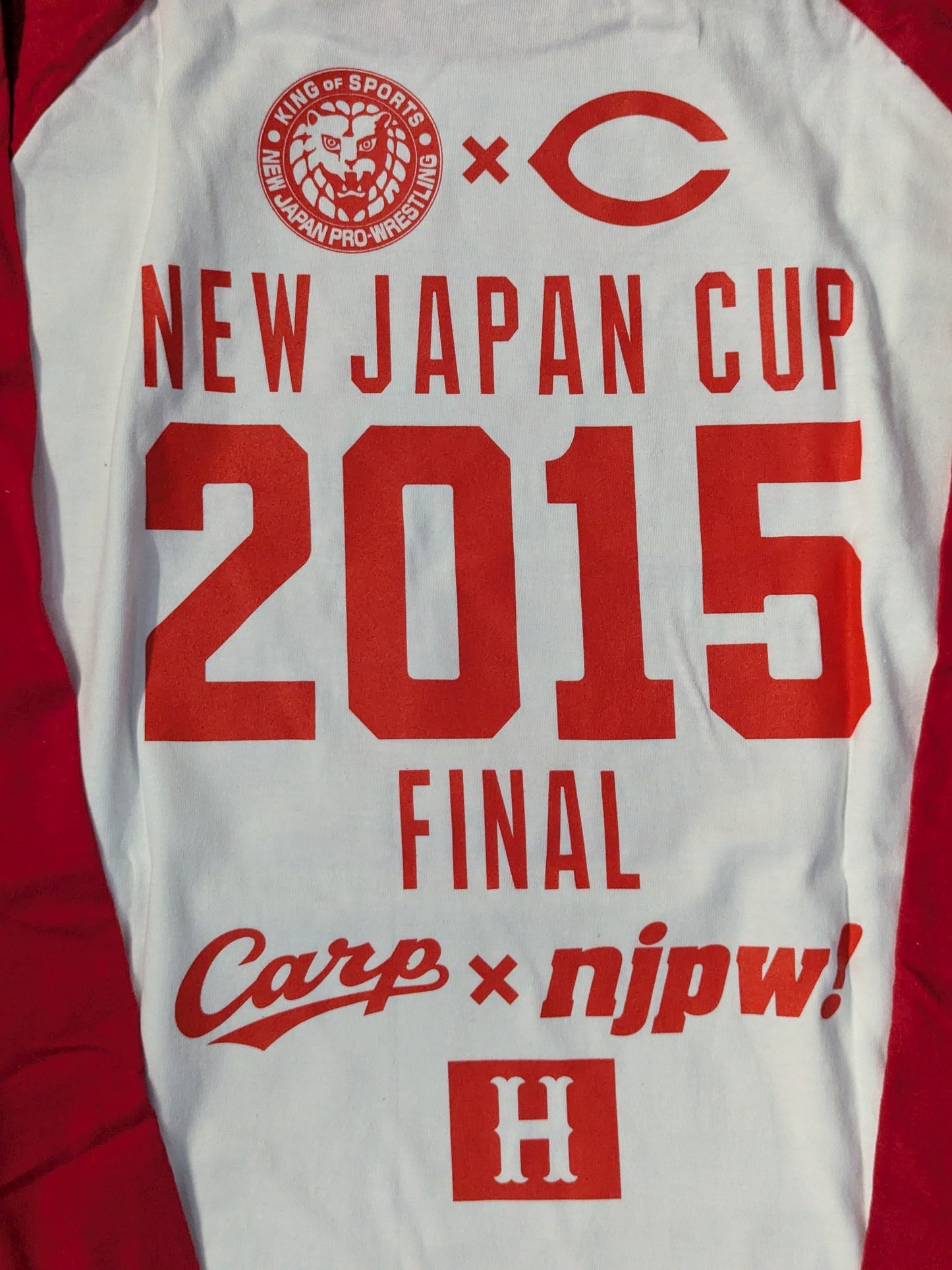 Hiroshima Toyo Carp ×New Japan Pro Wrestling  "NEW JAPAN CUP 2015 FINAL" collaboration raglan T-shirt