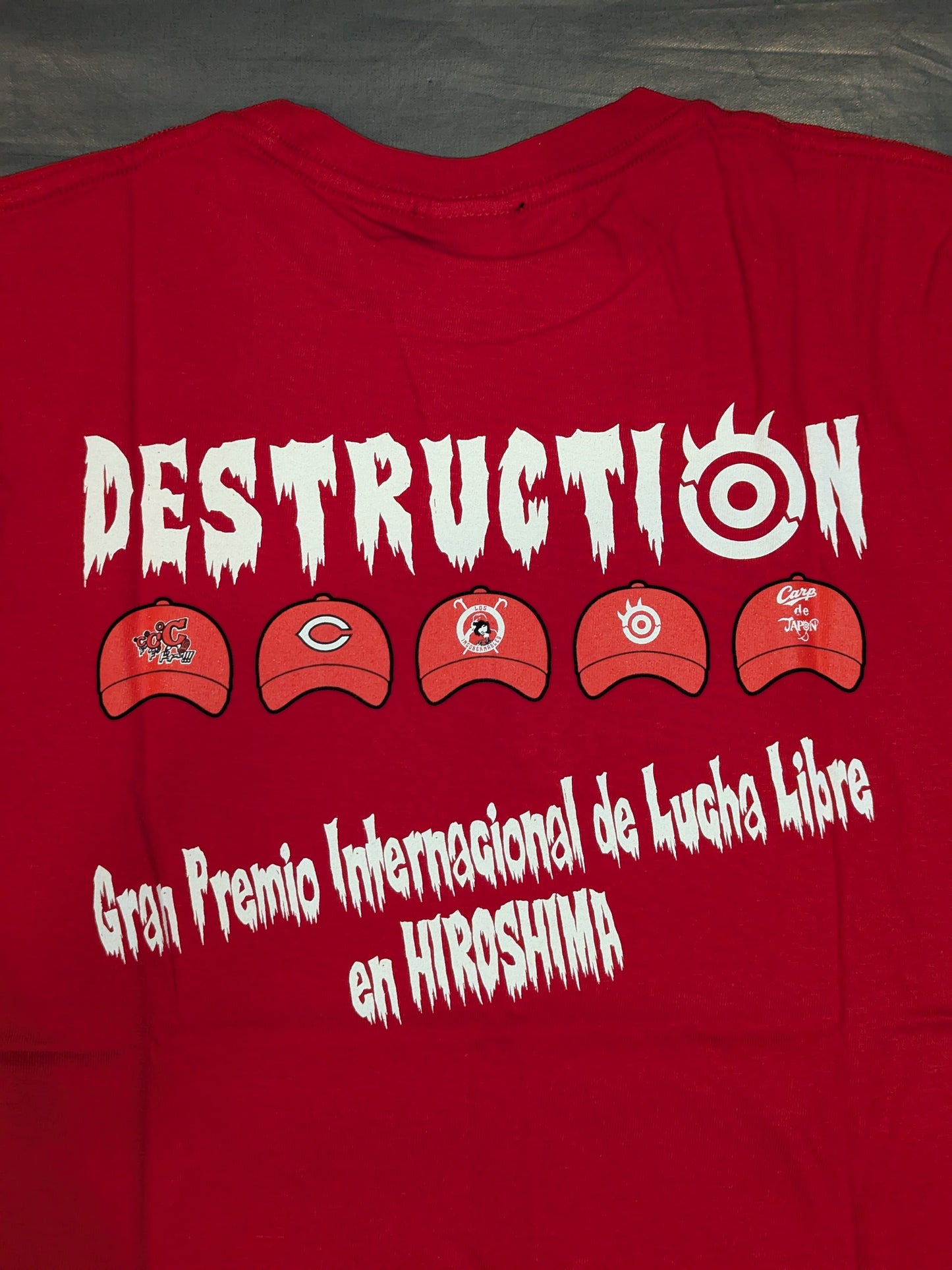 Hiroshima Toyo Carp ×Tetsuya Naito "VAMOS JUNTOS!" T-shirt (red)