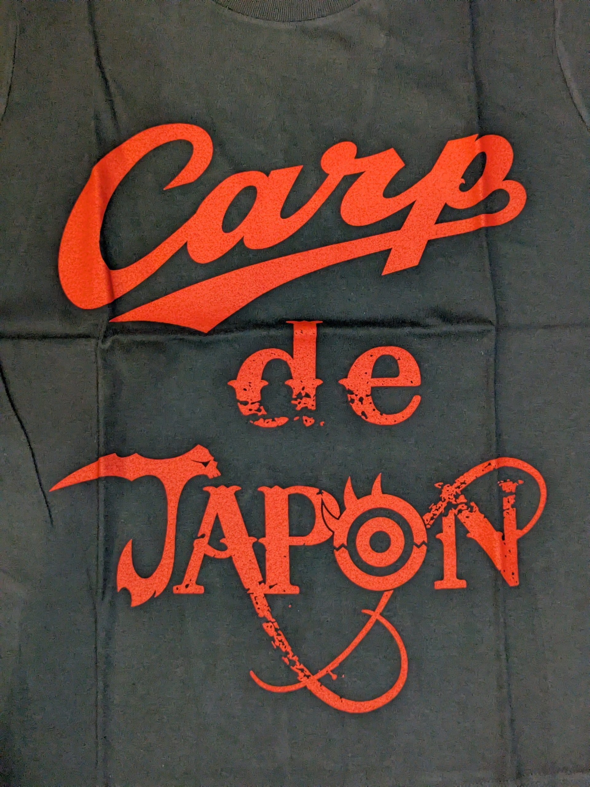 広島東洋カープ×内藤哲也「Carp de JAPON」Tシャツ(ブラック) – 闘道館
