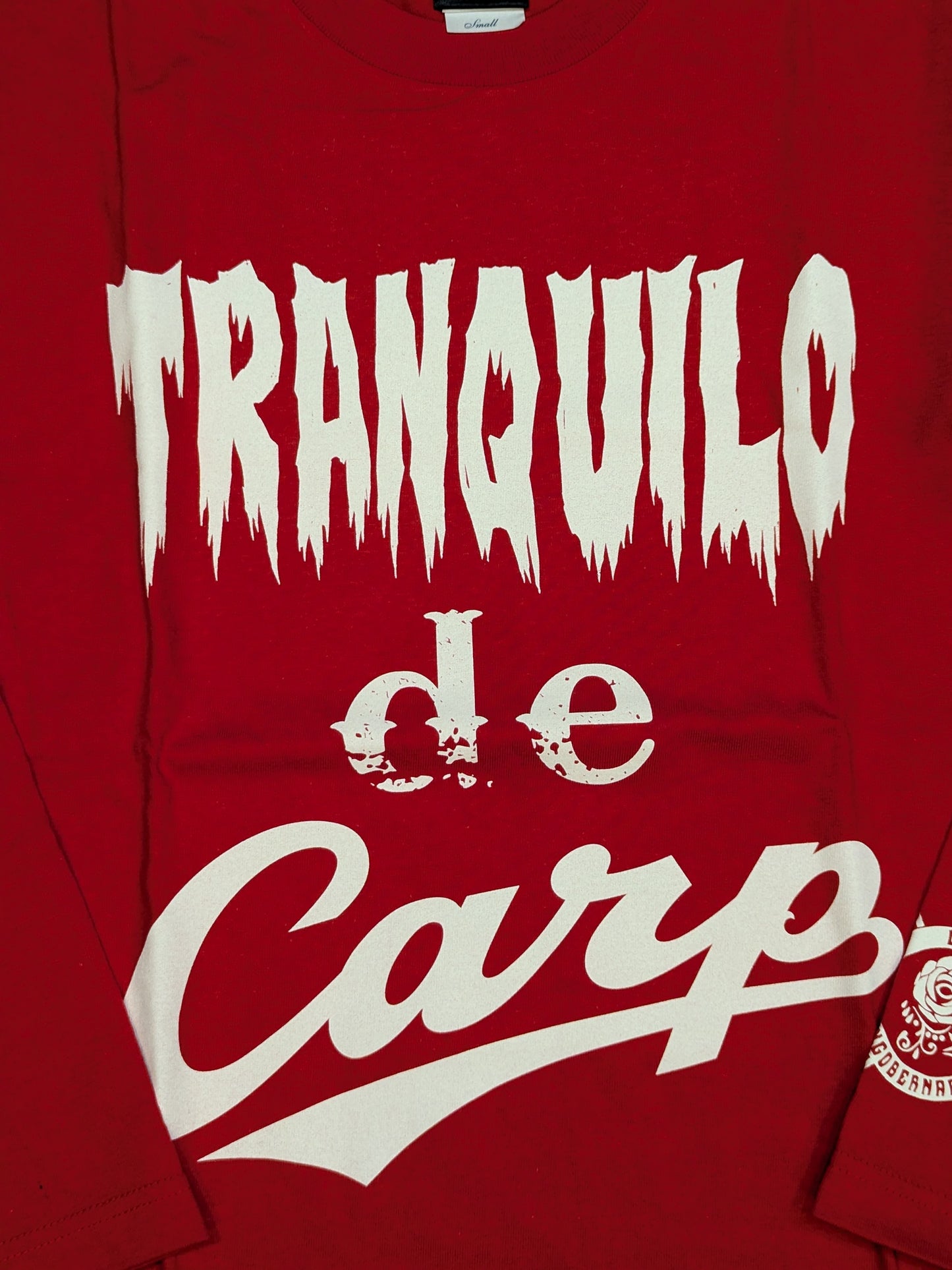 Hiroshima Toyo Carp × Tetsuya Naito "TRANQUILO de Carp" Long Sleeve T-Shirt (Red)