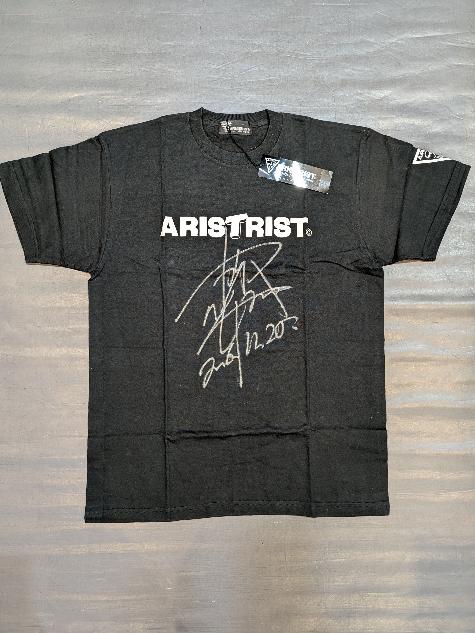 蝶野正洋 直筆サイン入り】ARISTRIST AT ロゴ Tシャツ(ブラック) – 闘道館