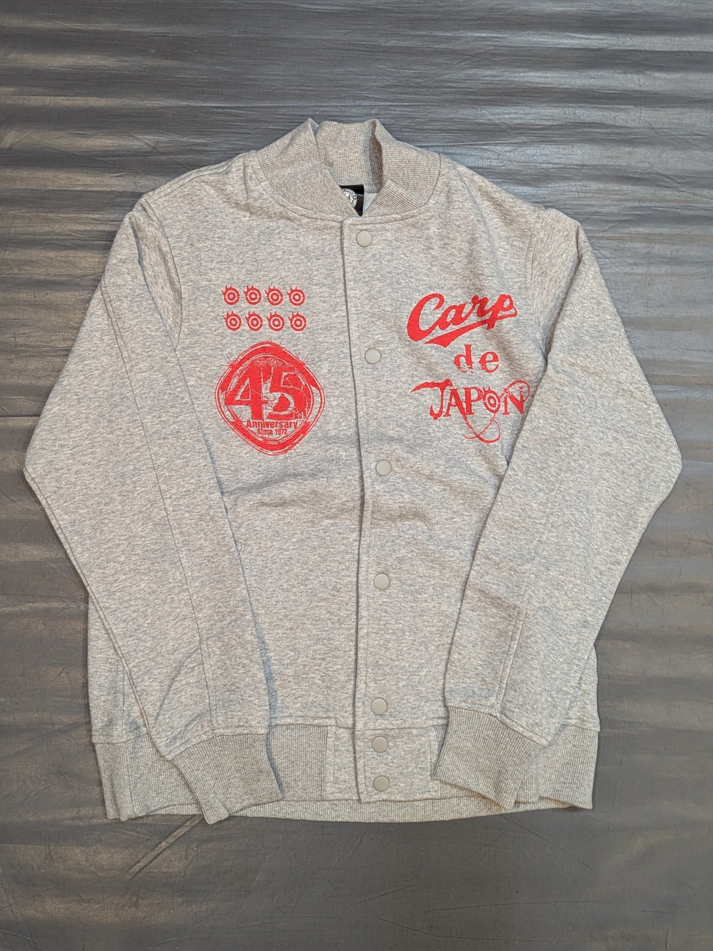 広島東洋カープ×内藤哲也「Carp de JAPN」スウェットジャケット(グレー)
