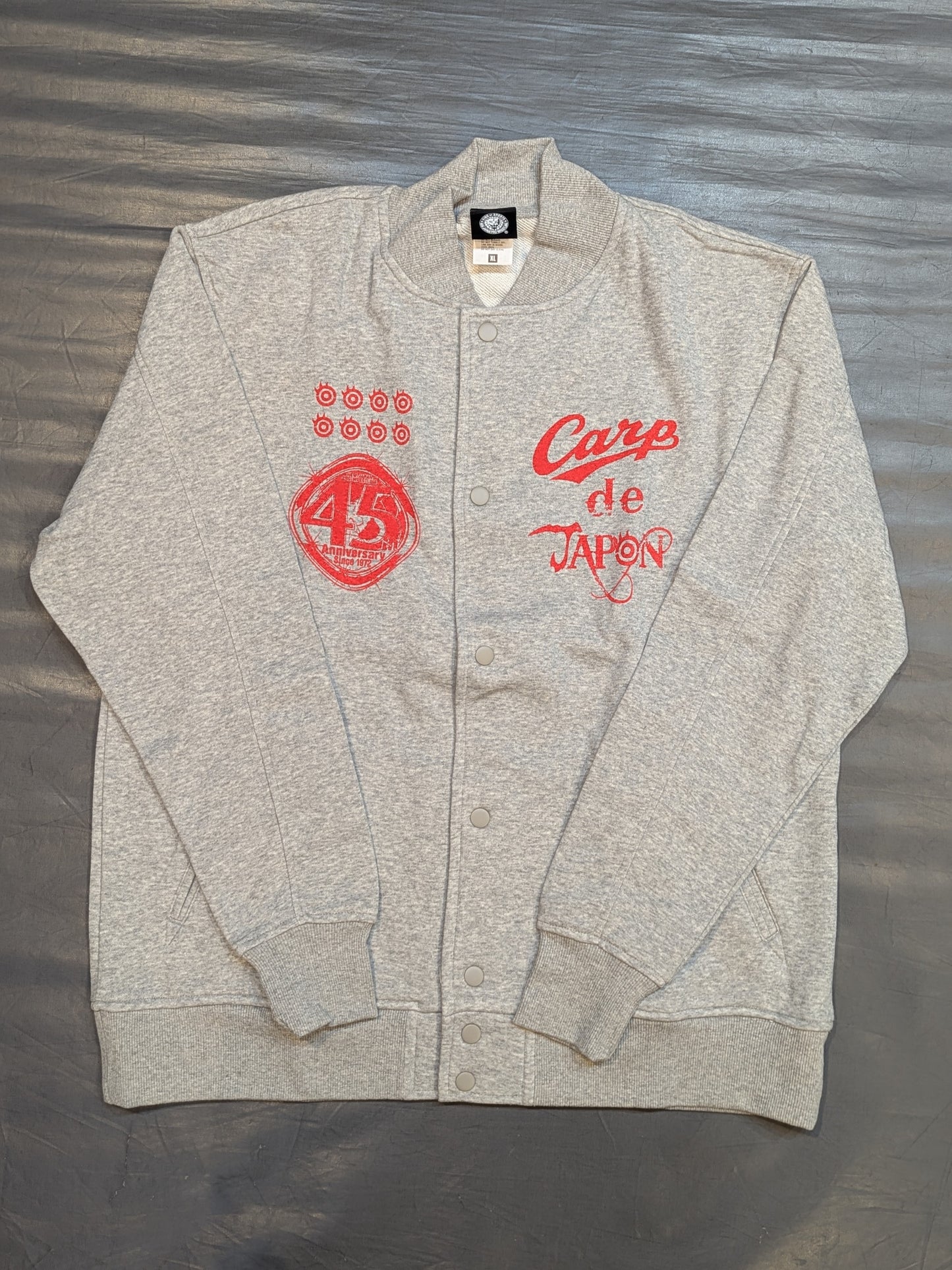 Hiroshima Toyo Carp × Tetsuya Naito "Carp de JAPN" Sweat Jacket (Gray)