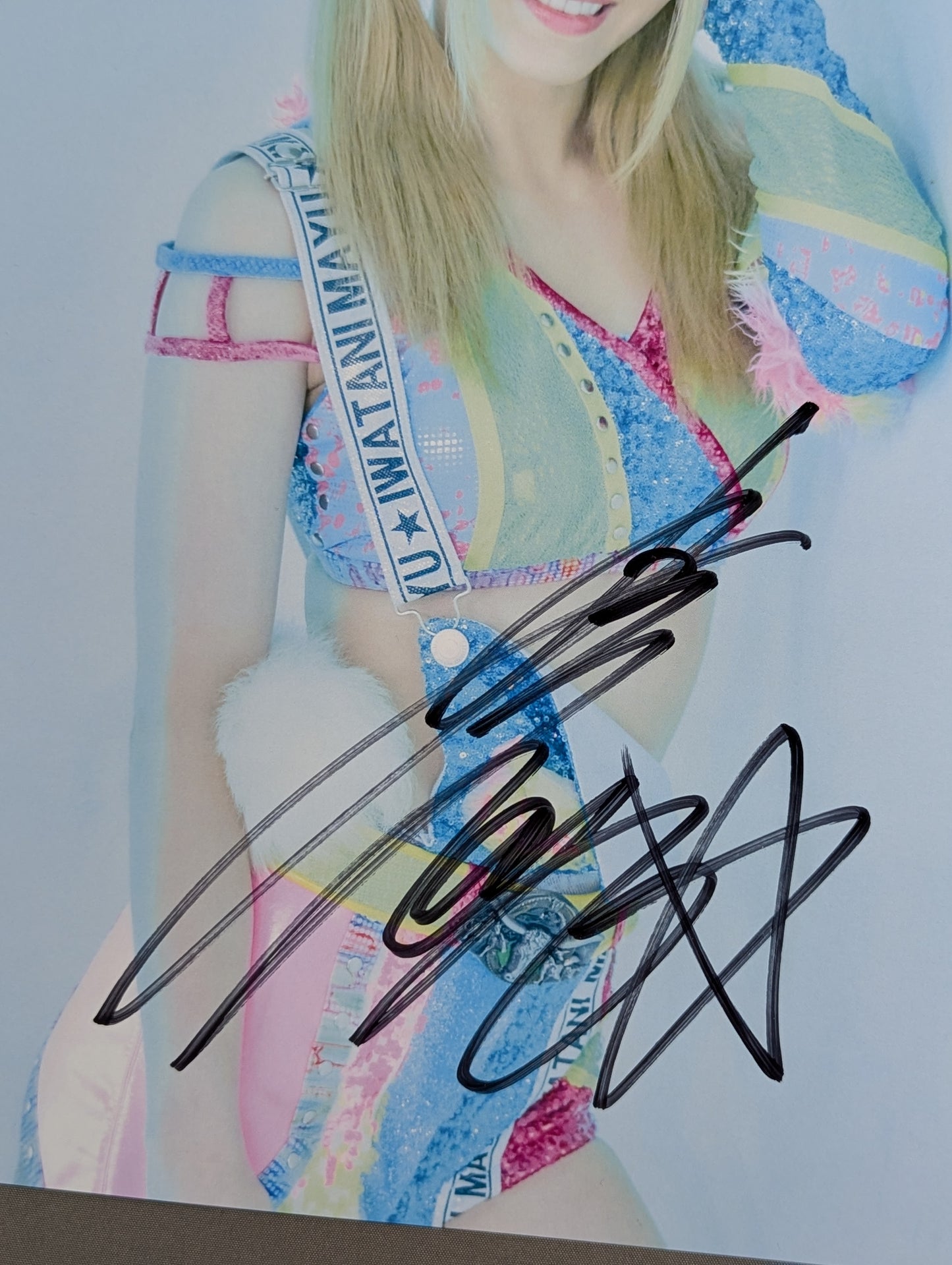 Mayu Iwatani  hand signed autograph  Starda Pro-Photo (W-6)