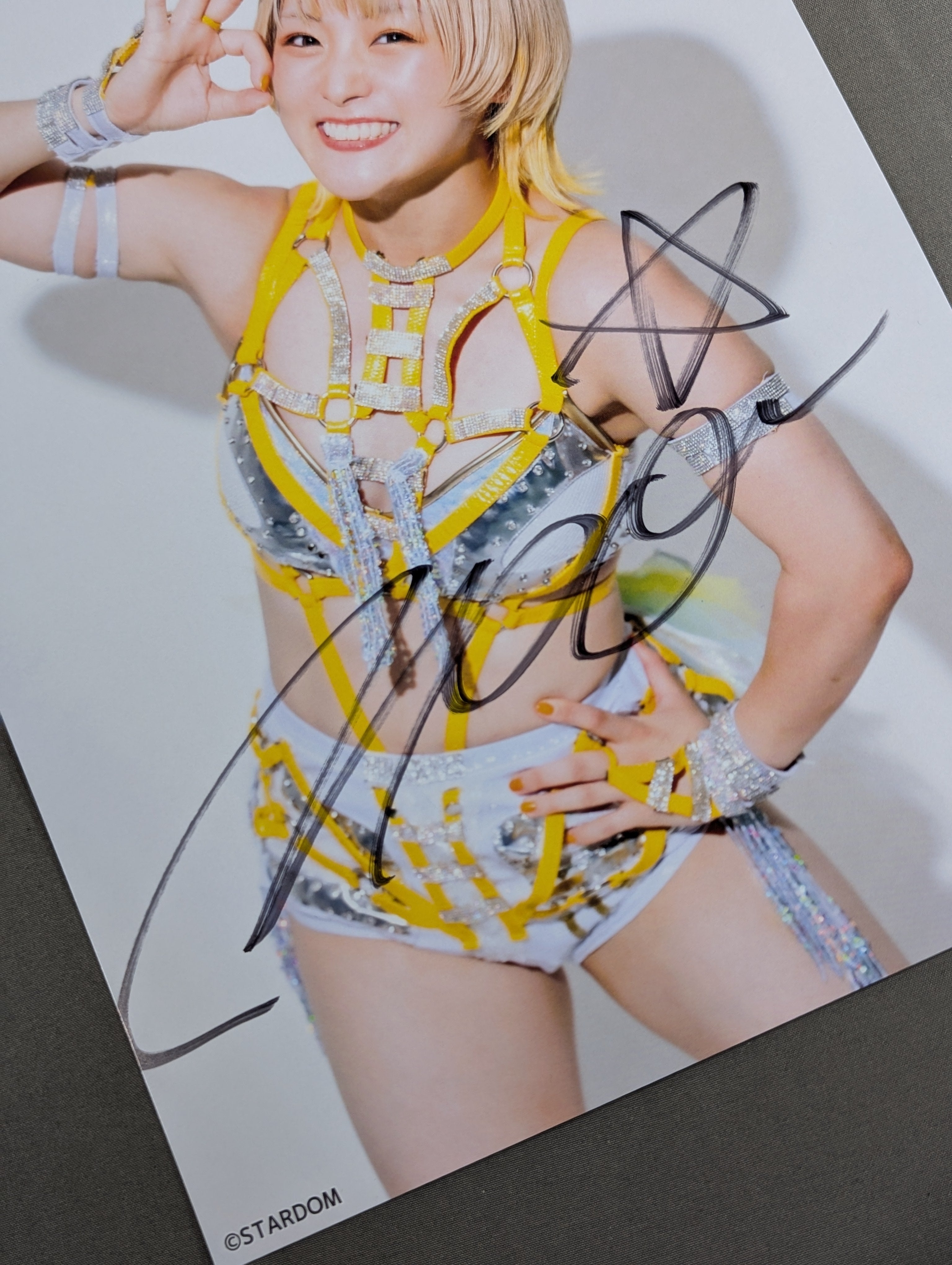 Sareee選手　なつぽい選手　サイン入りポートレート STARDOM なつぽい選手 直筆サインポートレート STARDOM - メルカリ