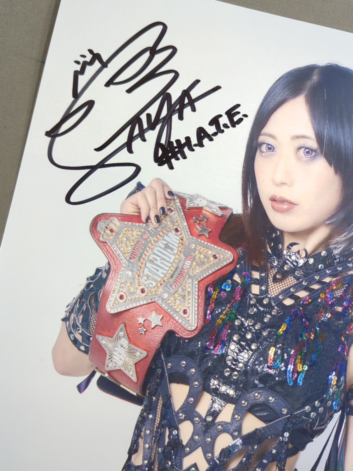 超貴重 上谷沙弥直筆サイン入りポートレート➕女子プロレスRING PLUS最新号 上谷沙弥 直筆サイン入り スターダムポートレート(C-6) – 闘道館
