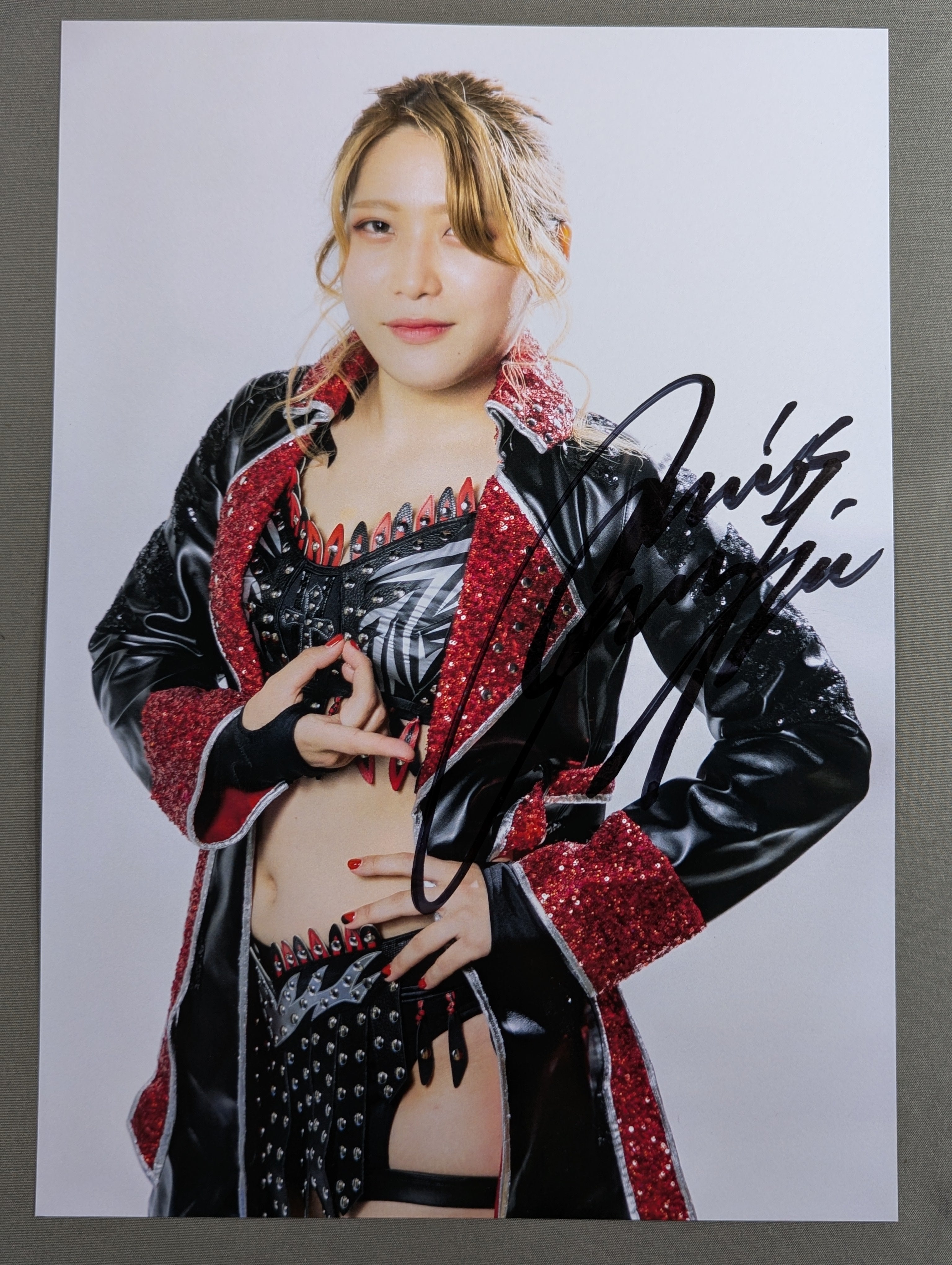 林下詩美 直筆サイン入り スターダムポートレート(V-7) – 闘道館