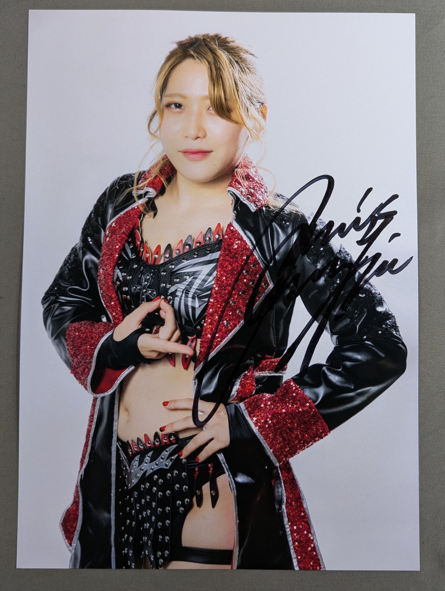 Utami Hayashishita  hand signed autograph  Starda Pro-Photo  (V-7)