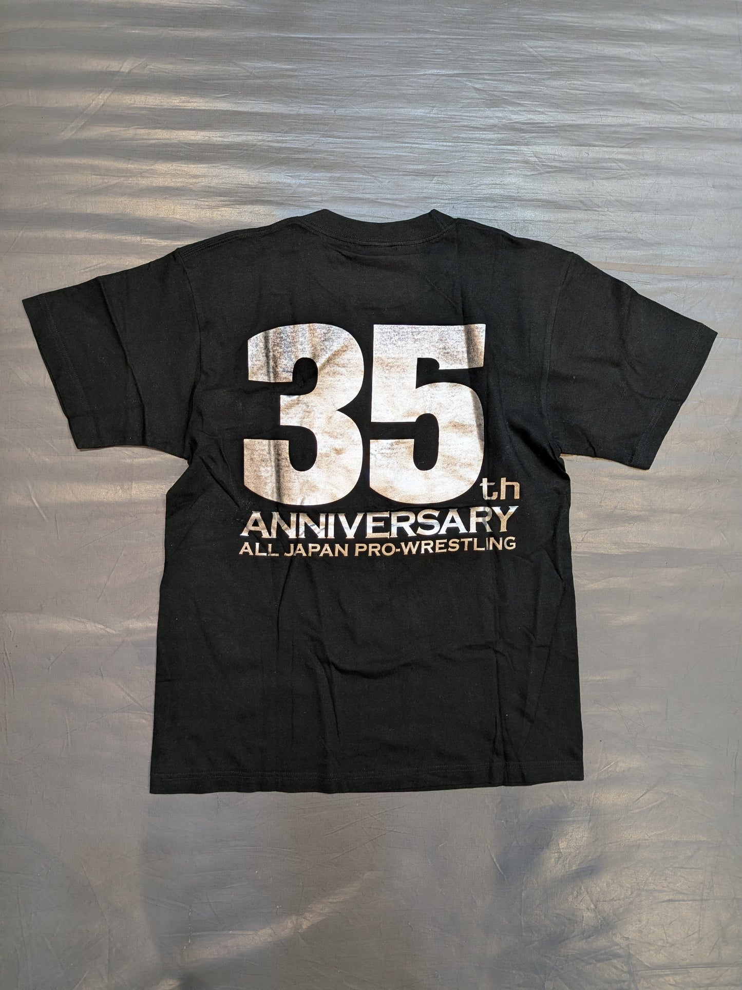 全日本プロレス「35周年」ロゴ Tシャツ(ブラック×シルバー)