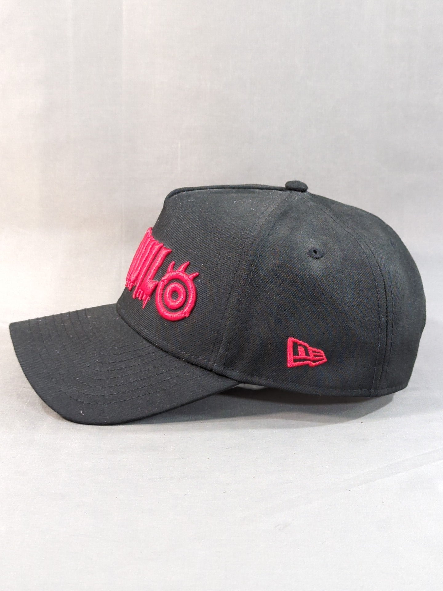 内藤哲也×NEW ERA(R) 9FORTY(TM) A-Frame キャップ①(ブラック×レッド