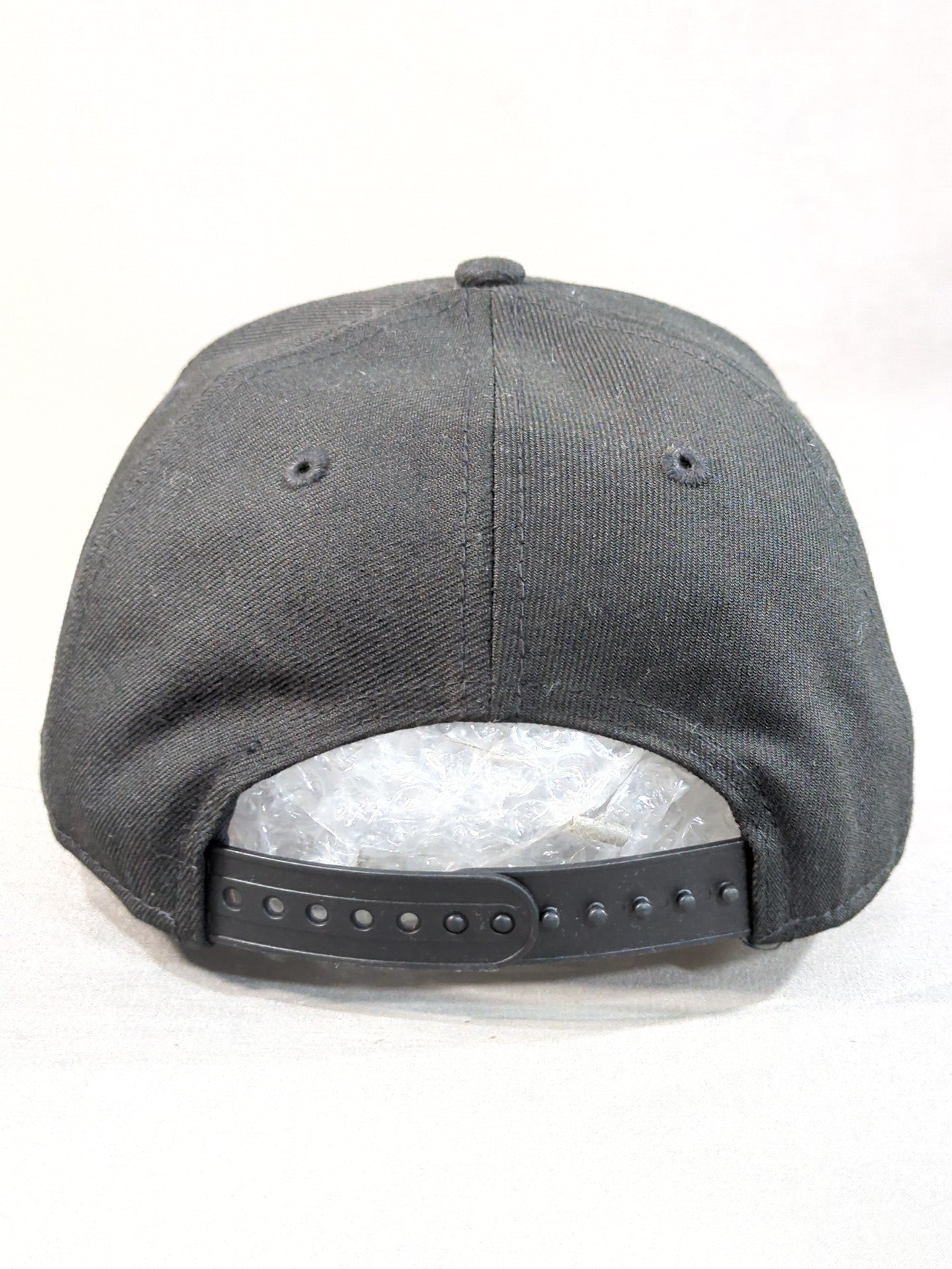 内藤哲也×NEW ERA(R) 9FORTY(TM) A-Frame キャップ②(ブラック×レッド