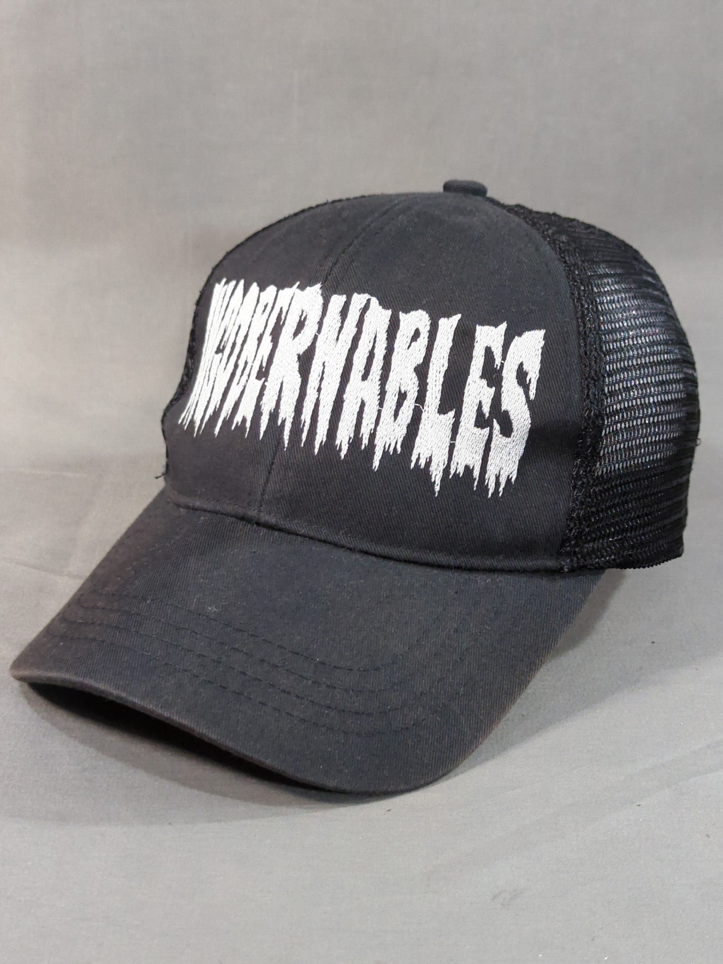 L・I・J「INGOBERNABLES」メッシュキャップ(ブラック×ホワイト) – 闘道館