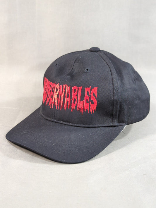 L・I・J「INGOBERNABLES」ベースボールキャップ(ブラック×レッド)