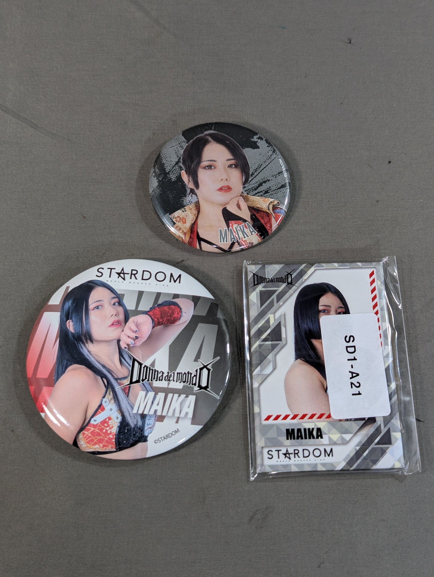 ★ Flurrying crimson cannon ★ Maika  PinBack button Set(1)