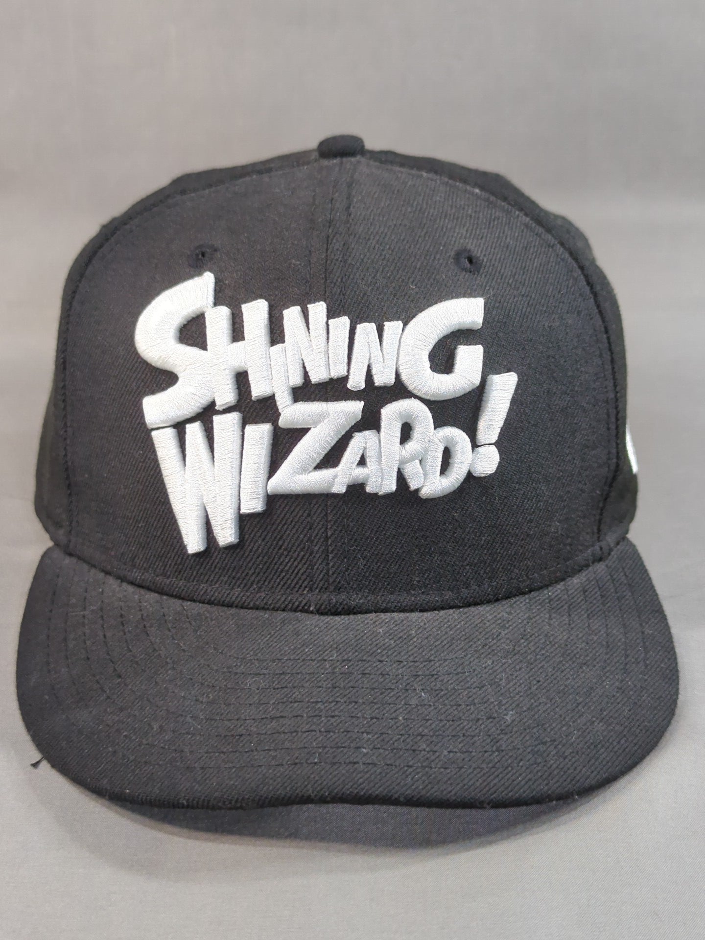 武藤敬司×NEW ERA(R) 9FIFTY(TM)「SHINING WIZARD!」キャップ(ブラック