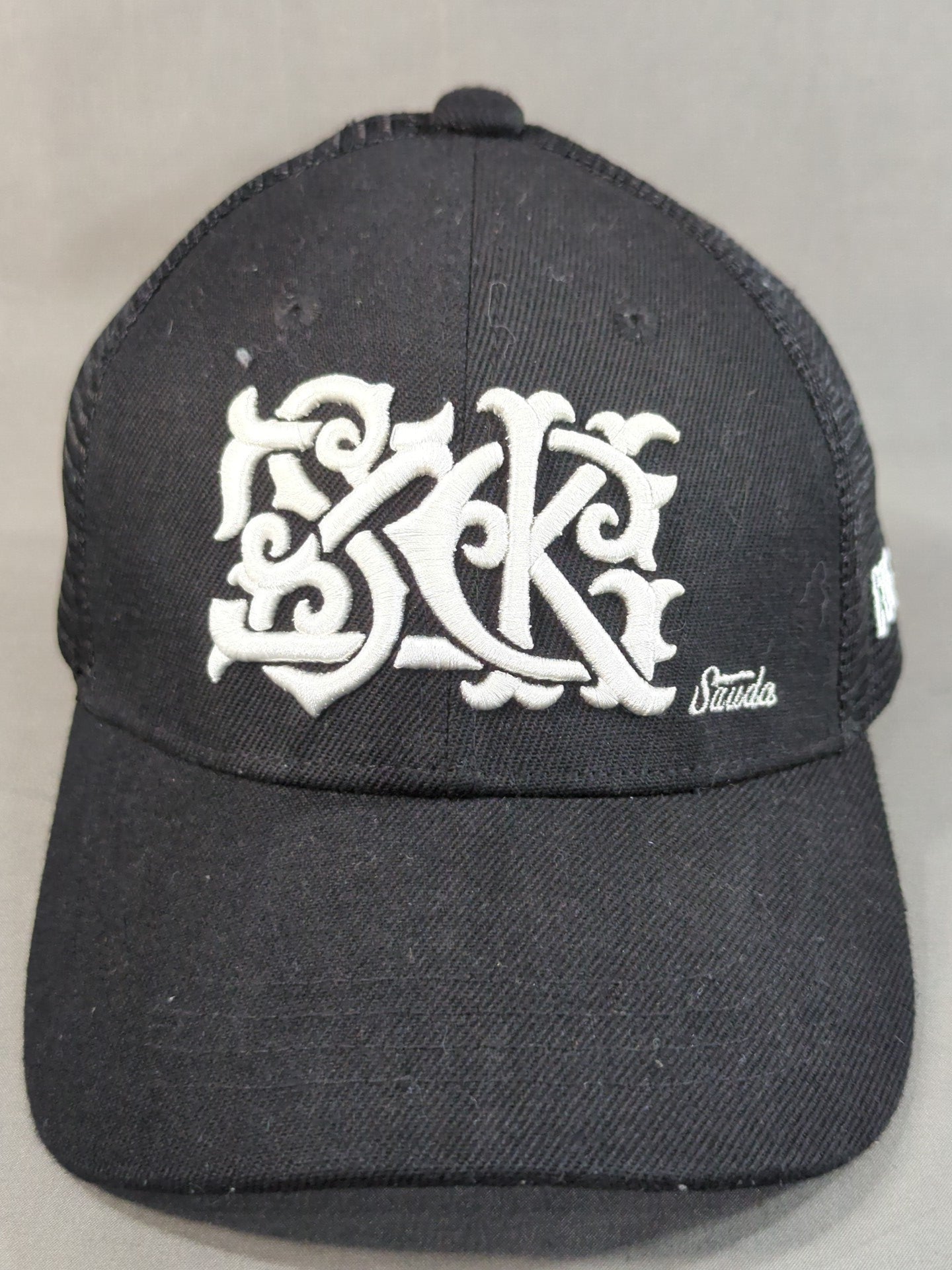 鈴木みのる「2021 SZKG CAP(白刺繍)」メッシュキャップ②(ブラック