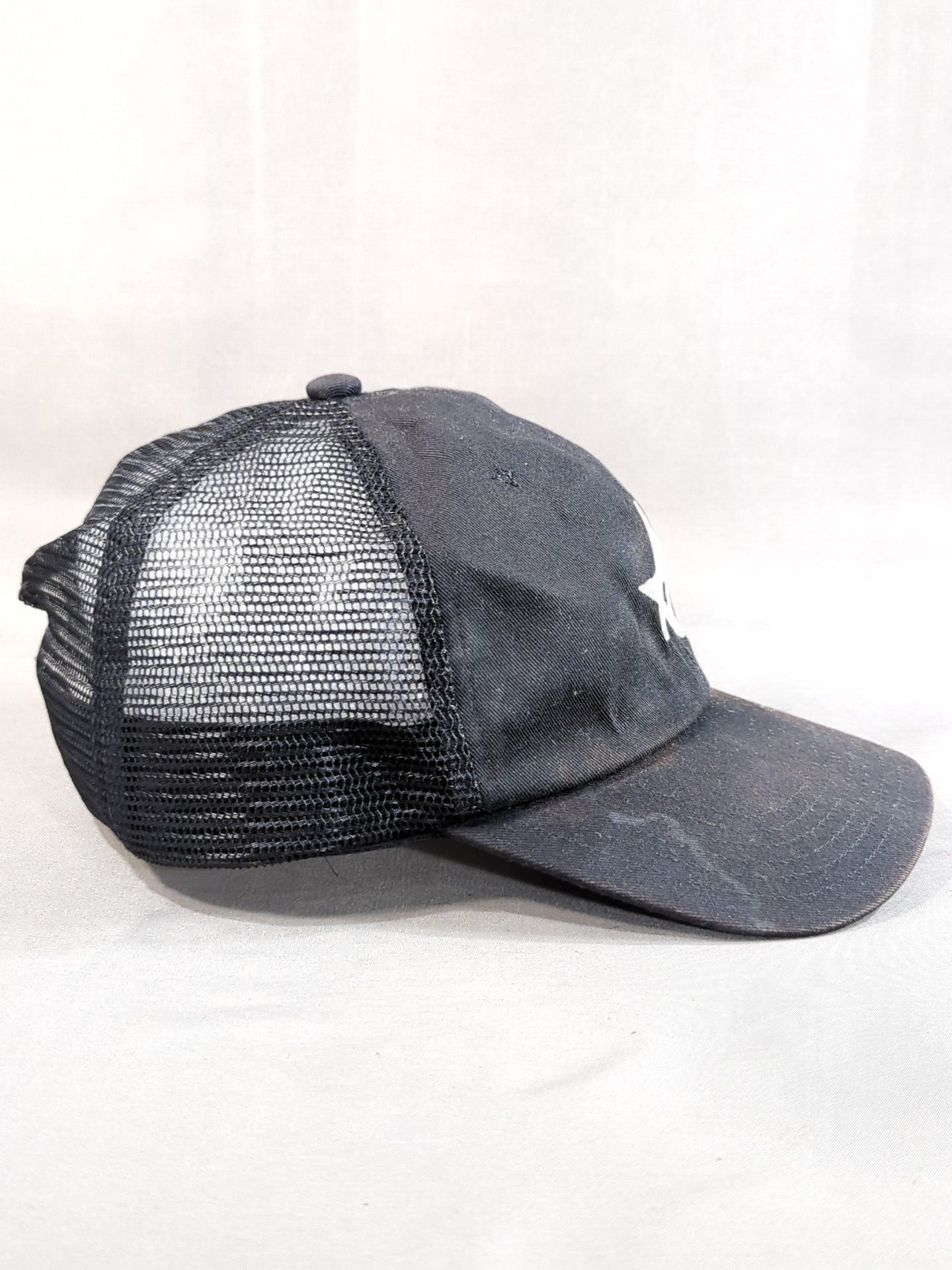 STARDOM Logo Mesh Caps (2) (Black× White)