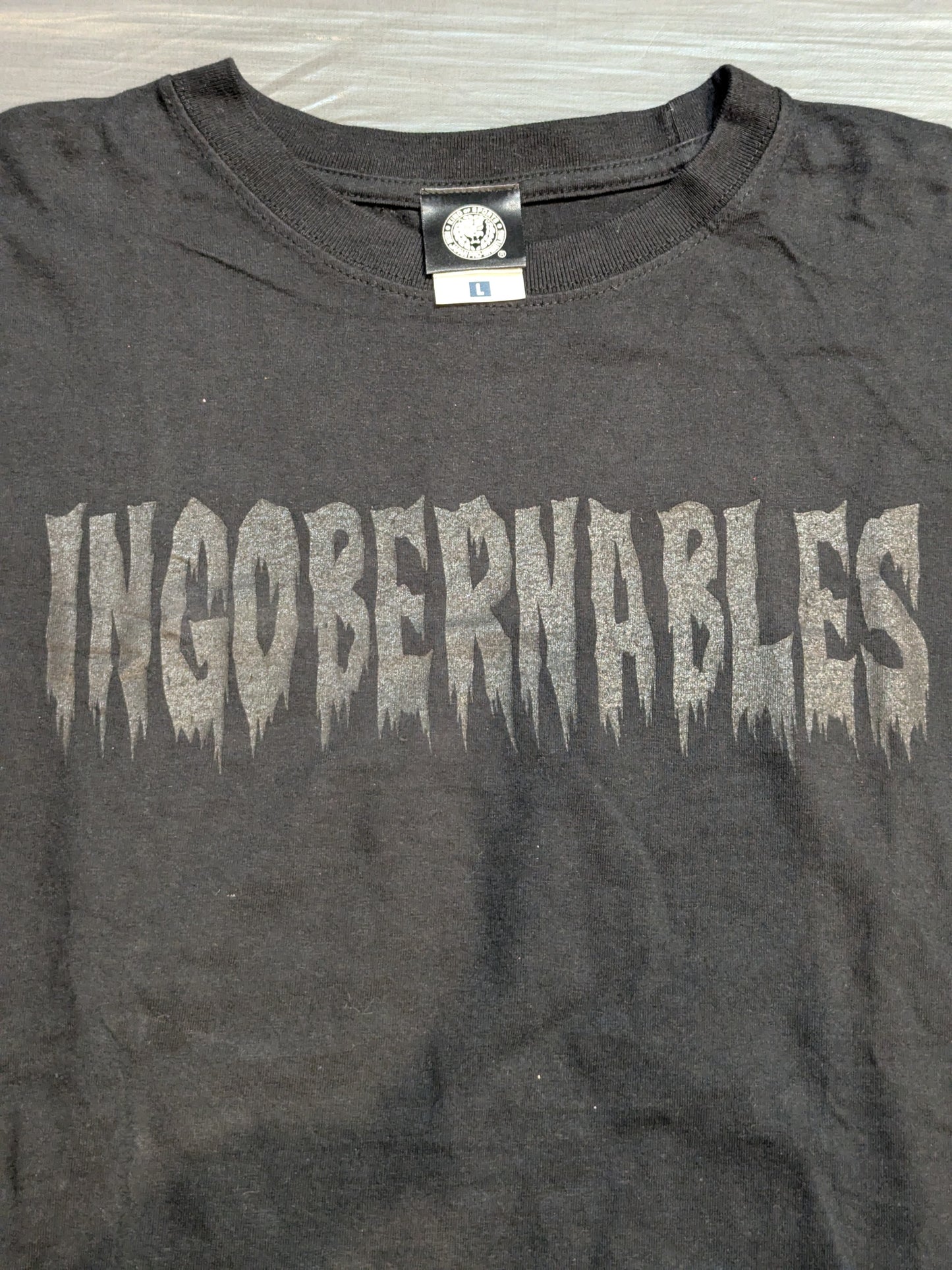 BUSHI  "INGOBERNABLES" T-shirt (Black×Black)