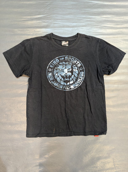 New Japan Pro Wrestling × Shimamura Lion Mark T-shirt (black× blue camouflage)