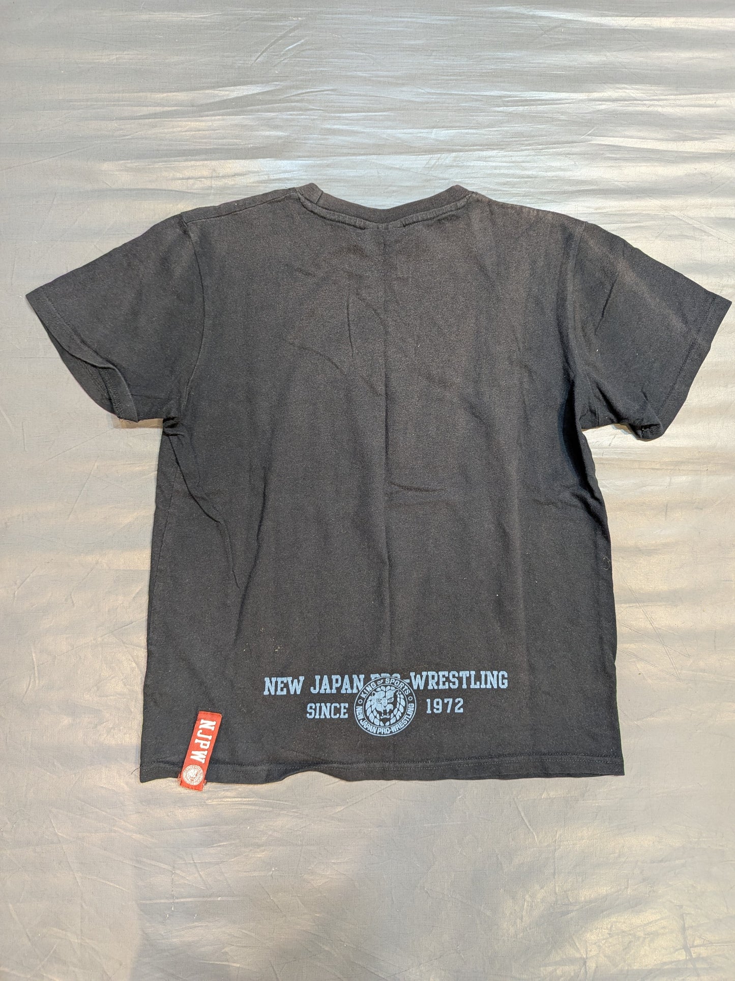 New Japan Pro Wrestling × Shimamura Lion Mark T-shirt (black× blue camouflage)