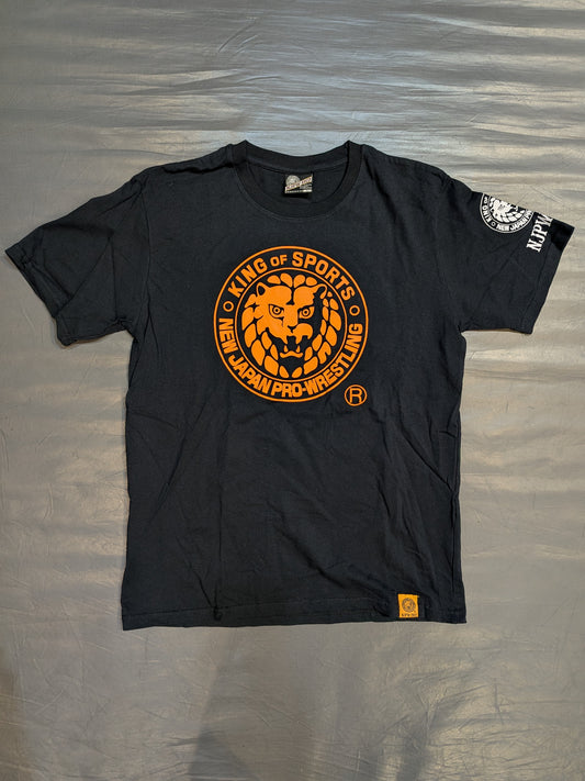 新日本プロレス×しまむら ライオンマーク Tシャツ(ブラック×オレンジ)