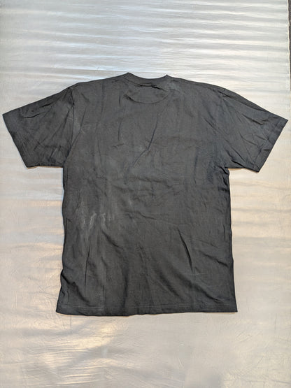 ザック・セイバーJr.「THE FRONT MAN」Tシャツ(ブラック)