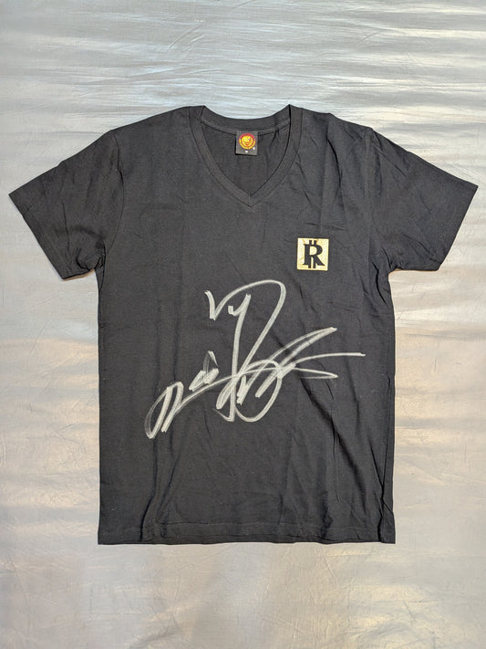 【hand signed autograph】 Kazuchika Okada  V-neck T-shirt